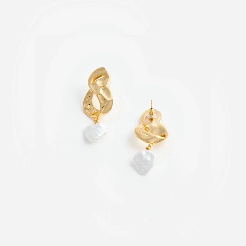 Gold Link Pearl Drop Earrings Gold Link Pearl Drop Earrings