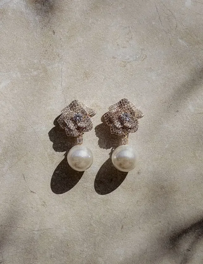 Mini Gold Crystal Flower Pearl Earrings Mini Gold Crystal Flower Pearl Earrings